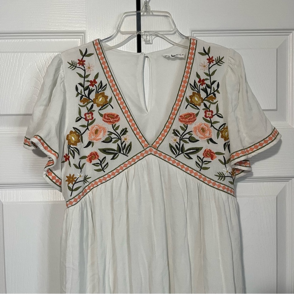 In Loom Womens Size medium mini white and floral dress - Picture 2 of 12